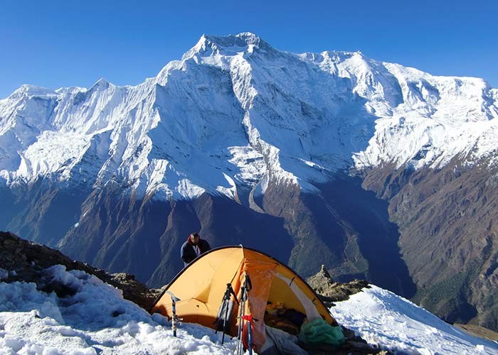 PISANG PEAK  (6,091M)