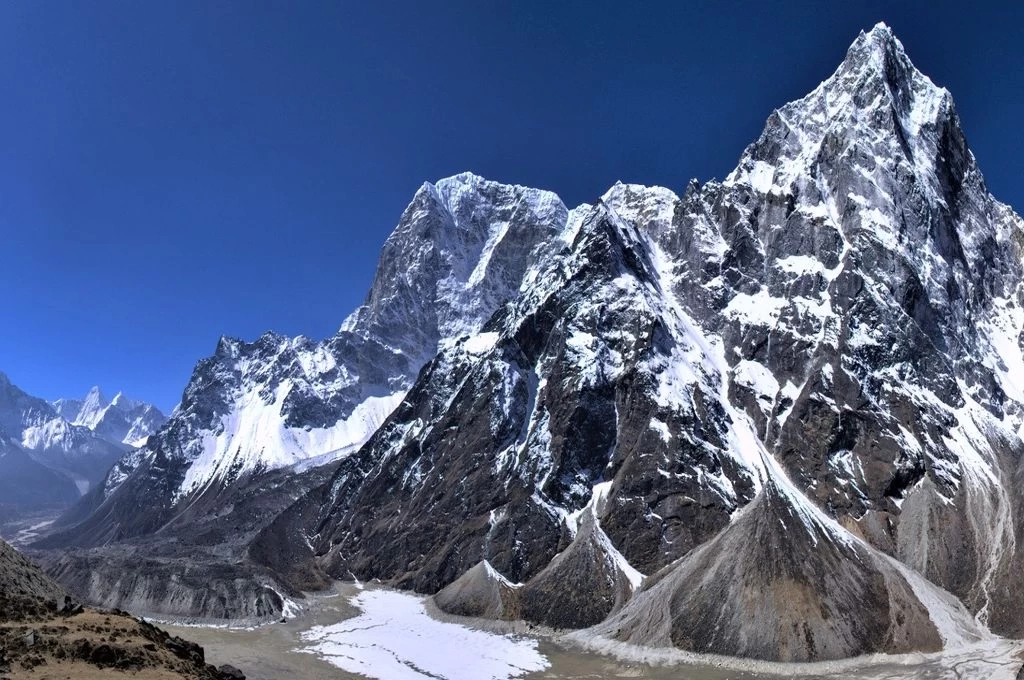 CHOLATSE EXPEDITION (6,440M)